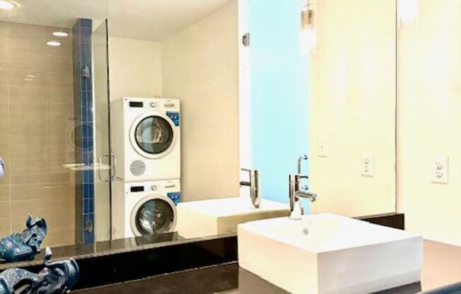 1 bed, 1 bath, 570 sqft, $1,400, Unit 208