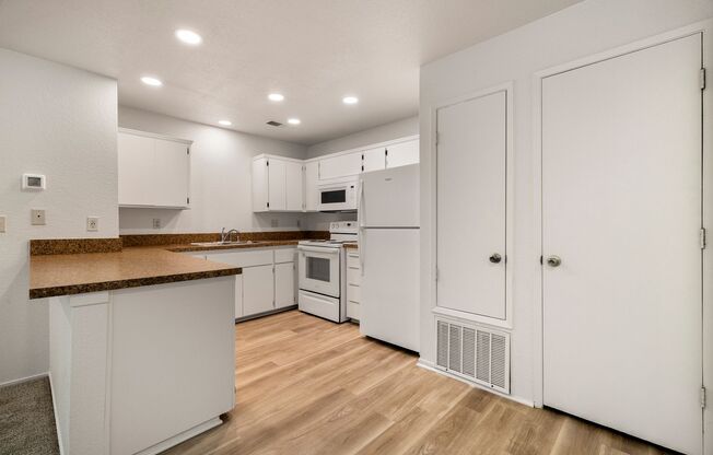 2 beds, 2 baths, 867 sqft, $1,695, Unit 142