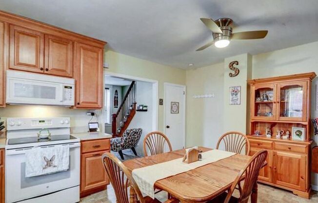 2 beds, 1 bath, $1,295