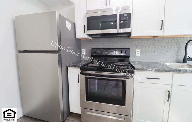 2 beds, 1 bath, 643 sqft, $945, Unit B01