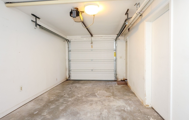 4 beds, 3.5 baths, 1,900 sqft, $5,800, Unit T8