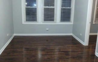 2 beds, 1 bath, $1,000, Unit Unit 1R