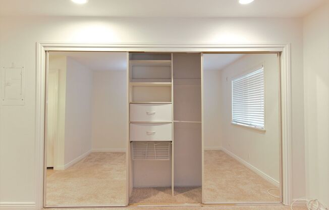 1 bed, 1 bath, $2,000, Unit C24