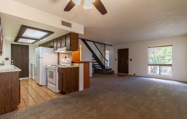 EXCELLENT 2BED, 1.5BATH TOWNHOUSE LOCATED NEAR 48TH ST & GUADALUPE