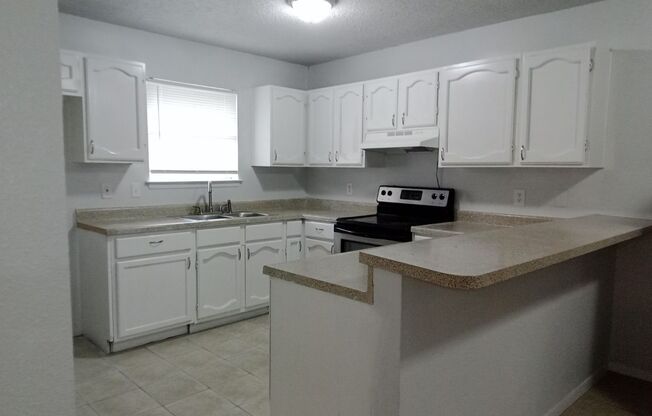 Elegant 2BR Home in NE San Antonio
