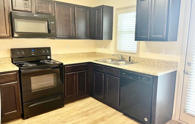 2 beds, 2.5 baths, 1,139 sqft, $1,485, Unit 39 Piedmont Pl-1