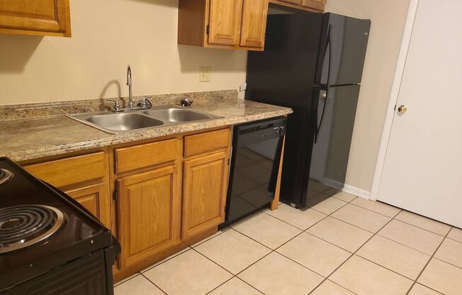 2 beds, 1 bath, 896 sqft, $1,150, Unit 26 NE 39 PL