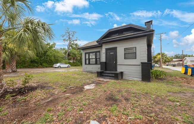 Large 3bdrm/1bath/+ bonus room ***Section 8 OK **** Ready Now