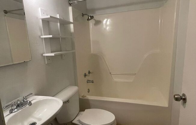 Studio, 1 bath, 814 sqft, $1,100