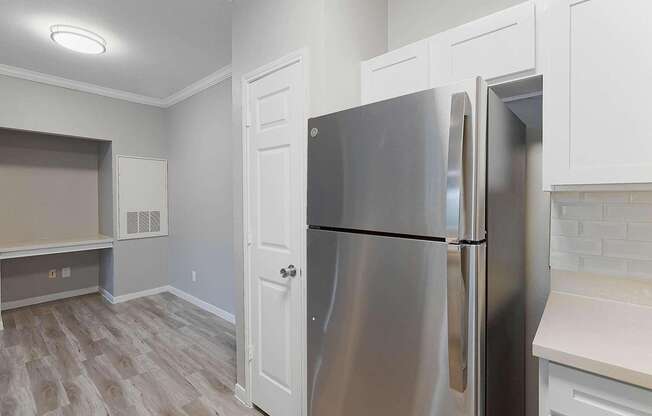 2 beds, 1 bath, 912 sqft, $1,516