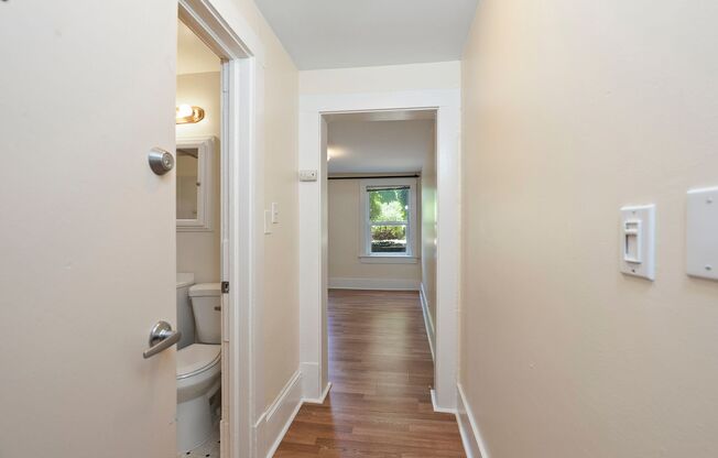 Studio, 1 bath, 359 sqft, $1,095, Unit 103