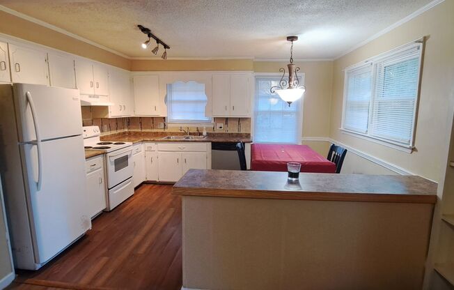 4 beds, 2 baths, $1,595