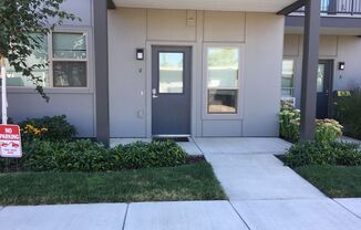 2 beds, 1.5 baths, 920 sqft, $1,550, Unit 89335-03