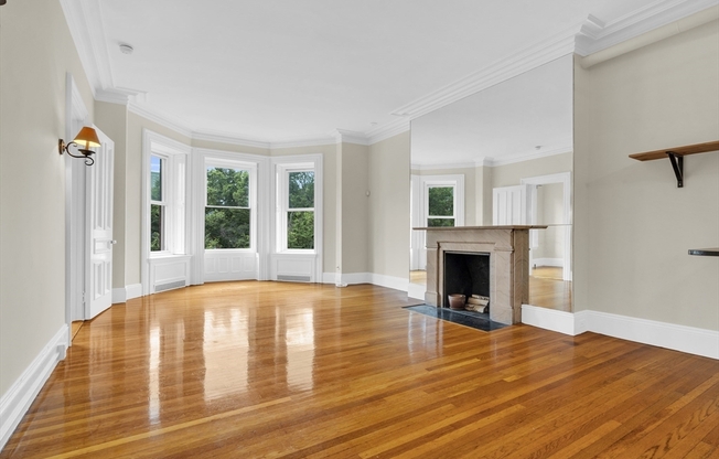 321 COMMONWEALTH AVE