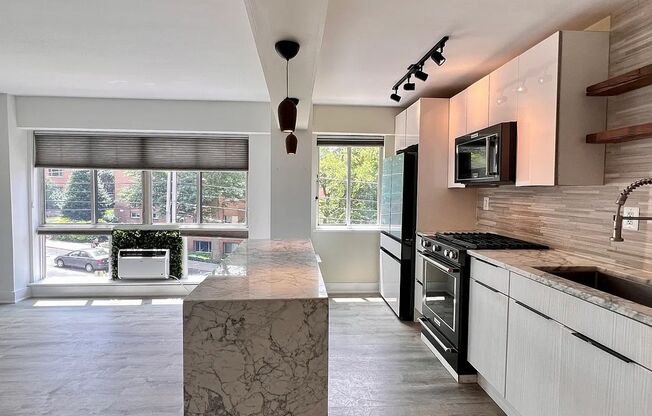 Great 2 Bed / 1 Bath Apartment near Embassy Row