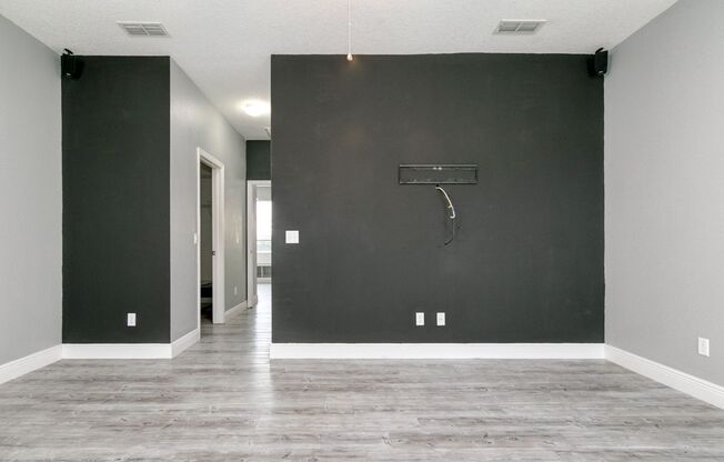 Beautiful Move-in Ready 4 bed/2bath home located on a cul-de-sac in Beacon Park!