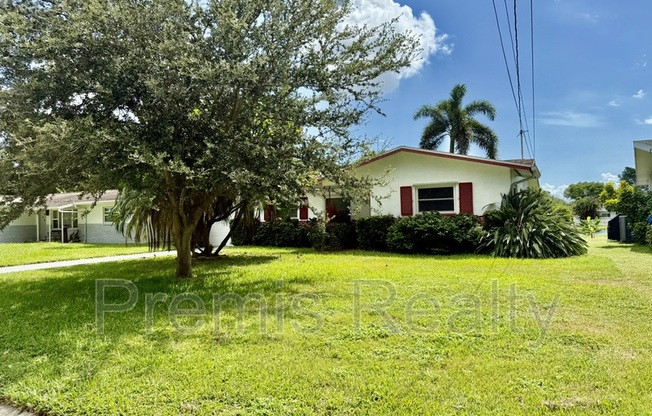 1229 LAZY LK RD W