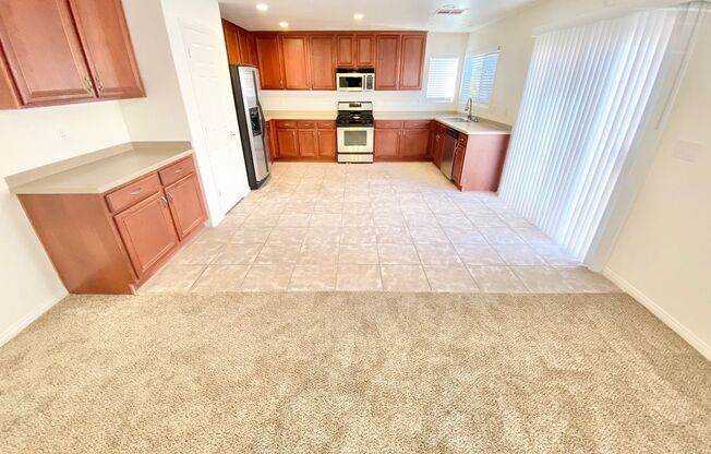 LIMITED TIME ONLY!! M-IN SPECIAL OF $1000 OFF SECOND MONTH'S RENT WITH THIS GORGEOUS 3 BEDROOM / 2 FULL BATH SINGLE FAMILY HOME , WITH 2 CAR GARAGE