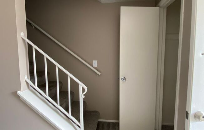 2 beds, 1 bath, 869 sqft, $1,139, Unit 2944B