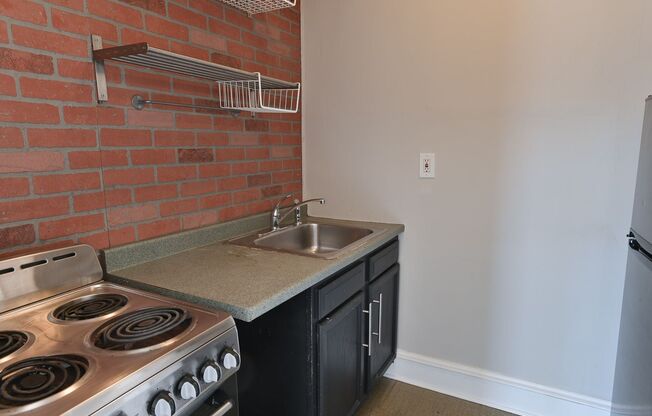 1 bed, 1 bath, 300 sqft, $975, Unit Apt 23