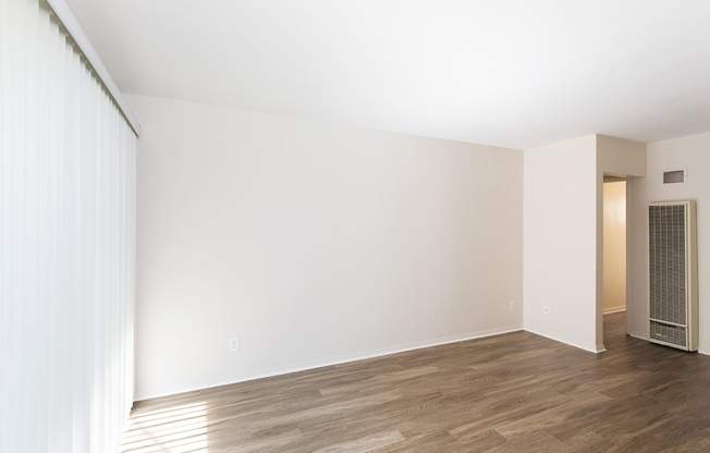 Perfectly Located Coronado 2BR with Onsite Laundry ~ MUST SEE!