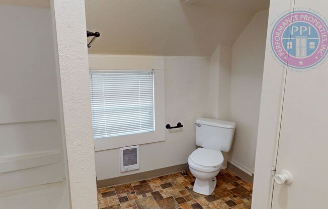 2 beds, 1 bath, 800 sqft, $1,645, Unit Upper