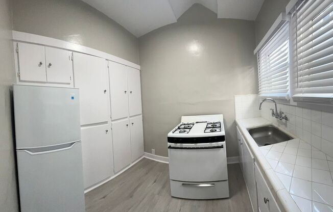 448 ORANGE AVE LONG BEACH, CA 90802