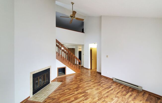 2 beds, 1.5 baths, 950 sqft, $1,434, Unit 5811-2A