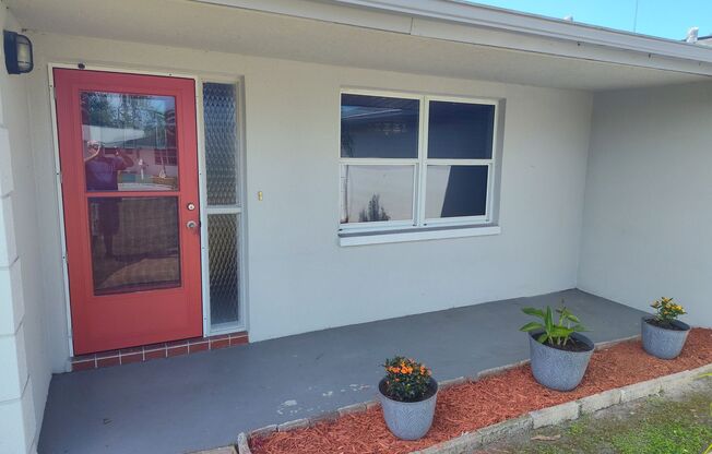 Renovated 2/2/1