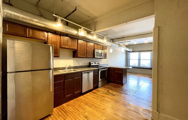 1 bed, 1 bath, 778 sqft, $1,045, Unit 121