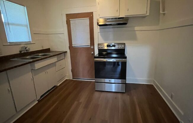 2 beds, 1 bath, $1,595