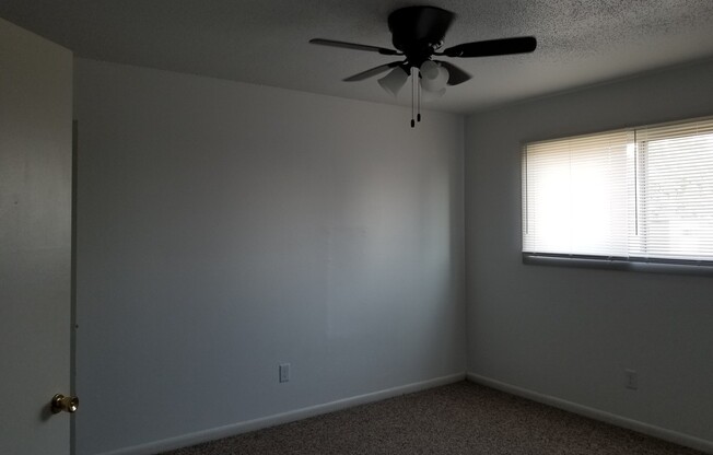 2 beds, 1 bath, 800 sqft, $925, Unit F4