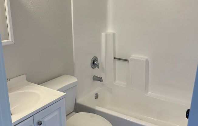 2 beds, 1 bath, 750 sqft, $1,163, Unit 17