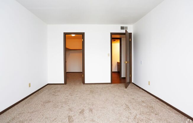 1 bed, 1 bath, 700 sqft, $725, Unit 801 West Crestwood Drive Apt 302