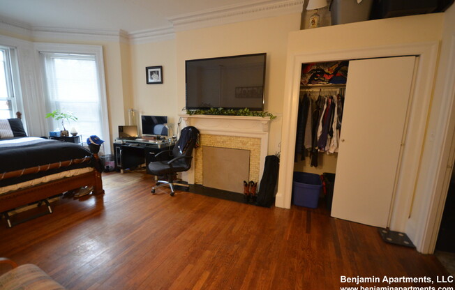 1071 BEACON ST