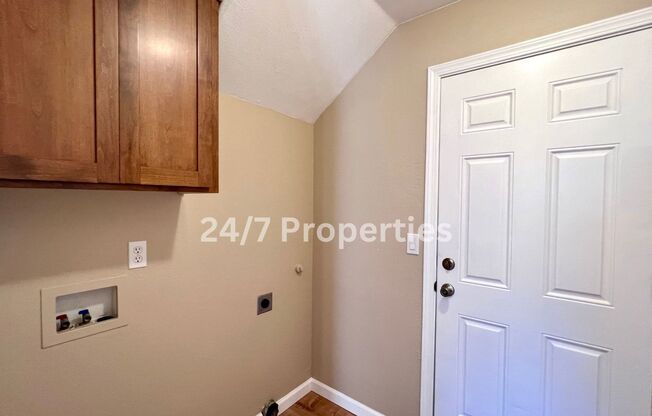 3 beds, 2.5 baths, $2,600