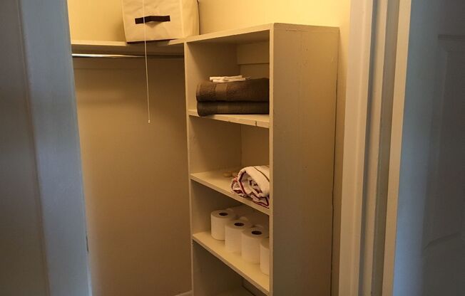 2 beds, 1 bath, 850 sqft, $950, Unit 1541-A2