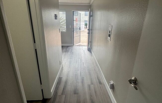 Studio, 1 bath, 415 sqft, $2,475, Unit 17