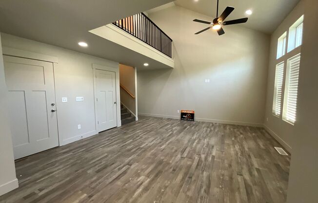 3 beds, 2.5 baths, 2,700 sqft, $2,200, Unit 134