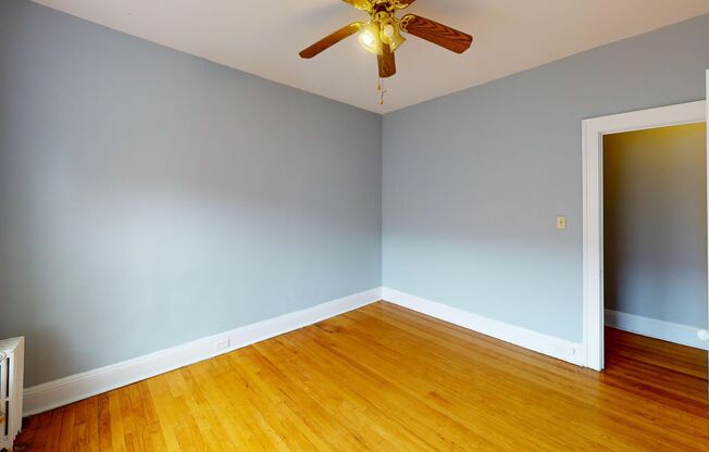 3 beds, 1 bath, 1,260 sqft, $1,275