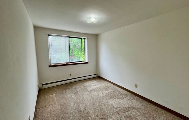 2 beds, 1 bath, $1,295, Unit 306