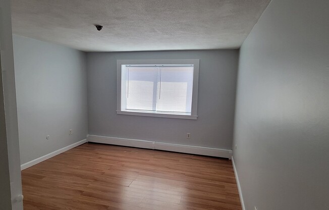 2 beds, 1 bath, 1,000 sqft, $2,350, Unit 0