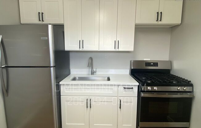 2 beds, 1 bath, 800 sqft, $1,155, Unit #9T
