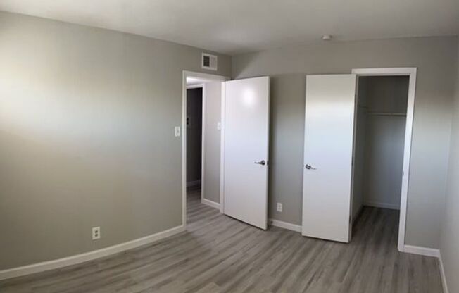 2 beds, 1 bath, 722 sqft, $1,200, Unit N-43