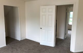 3 beds, 1 bath, $1,100