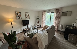2 beds, 2 baths, 996 sqft, $2,800, Unit 33C