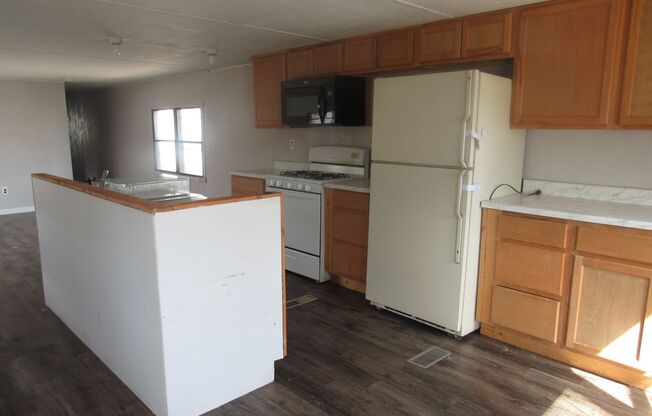 2 beds, 1 bath, $875, Unit 1148 N. Beech St.