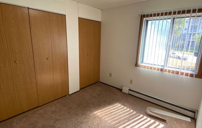 2 beds, 1 bath, 696 sqft, $745, Unit 1002-06-A