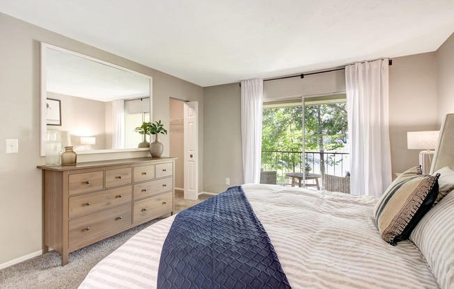 Decor at The Fountains at Deerwood Apartments, Jacksonville, Florida