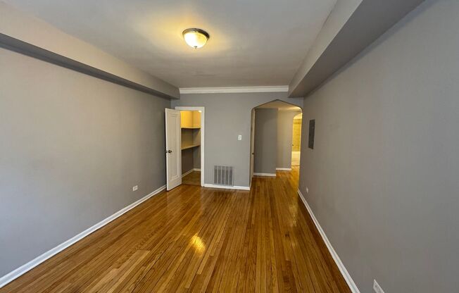 2 beds, 1 bath, $1,860, Unit 1119-2S